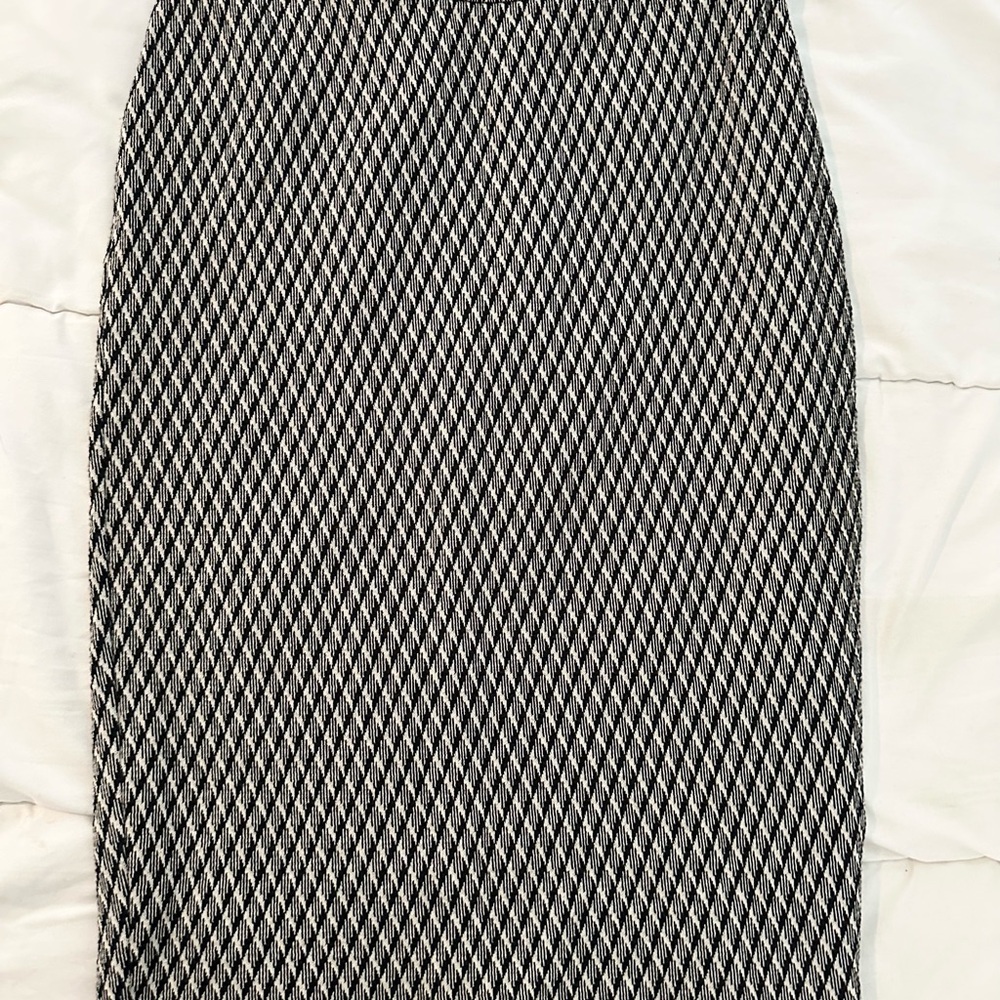 Max Mara Weekend midi length Elegant Black and White Patterned Skirt
